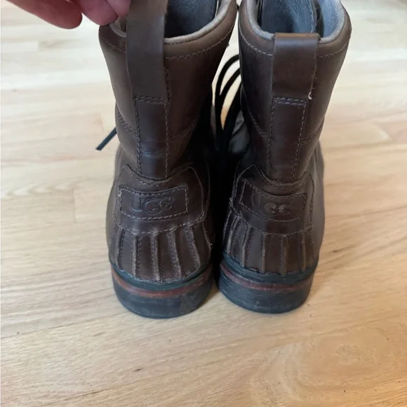 Men's UGG sz 11 preowned waterproof Brown Leather Boots - Picture 4 of 9